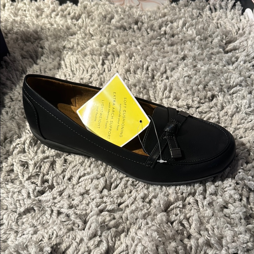 Natural Soul Black Loafers - Picture 3 of 4